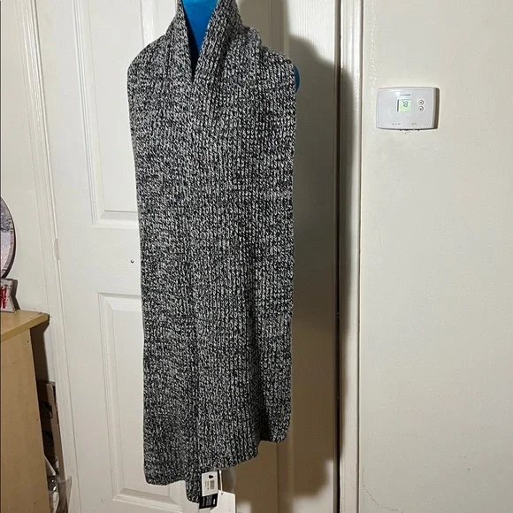 Ganni Women's Black and White Knit Scarf - Picture 2 of 5